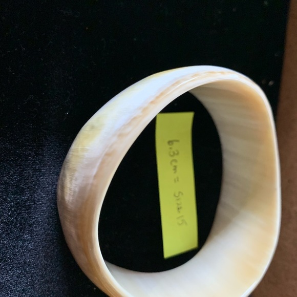Natural Buffalo Horn and Bone asymmetric bracelet. - Picture 3 of 5